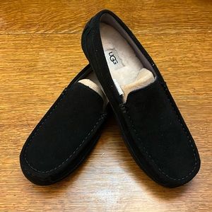 Brand New in Box  Black men’s UGG Alder slipper